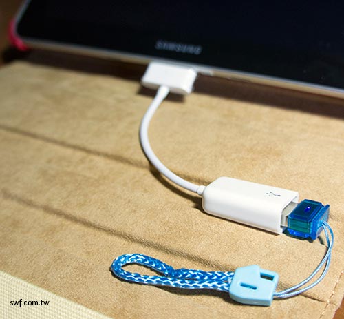 USB OTG cable for Samsung Galaxy Tab, attached a tiny USB micro SD card reader