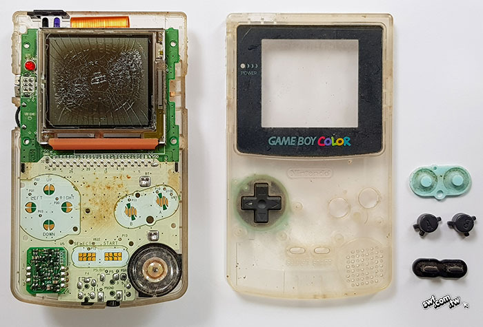 LCD螢幕龜裂的GameBoy Color