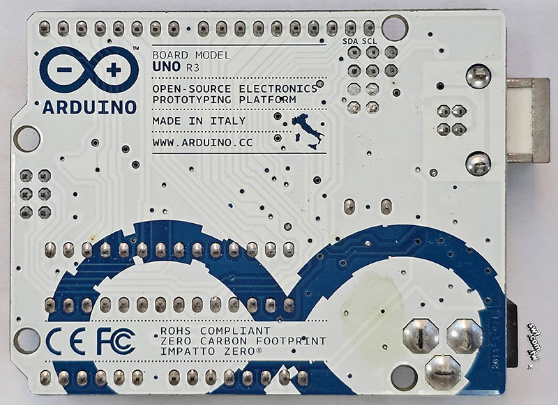 原廠Arduino UNO R3開發板的背面