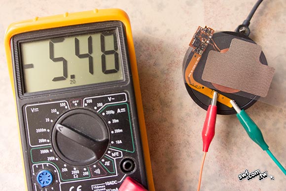 用電錶測量Touchstone感應線圈的輸出電壓