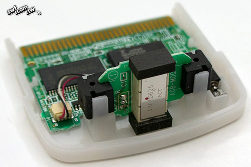 《轉轉壞俐歐工坊》遊戲卡匣內部的陀螺儀感測器