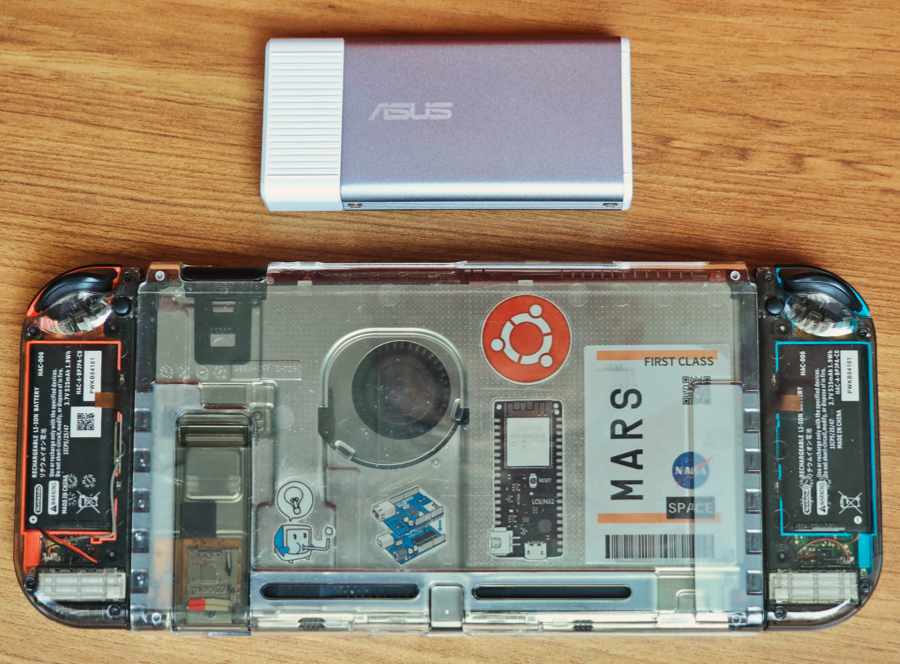AI加速器和第一代任天堂Switch遊戲機的尺寸對比