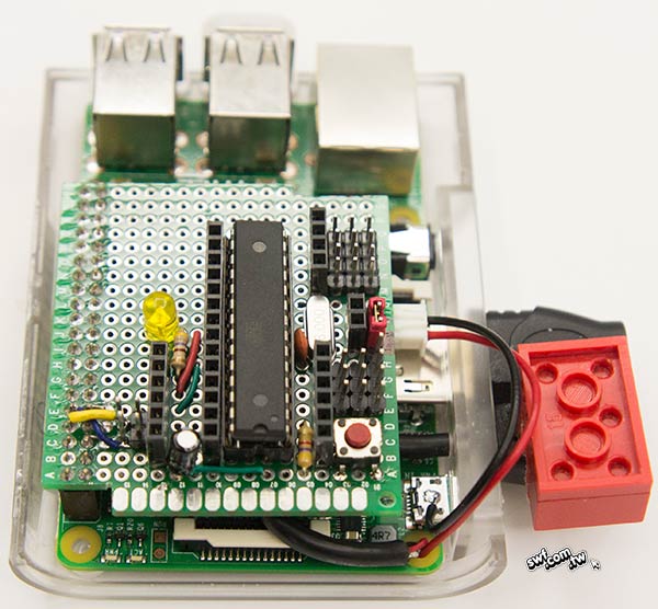 自製的Arduino控制板插入Raspberry Pi 2的GPIO