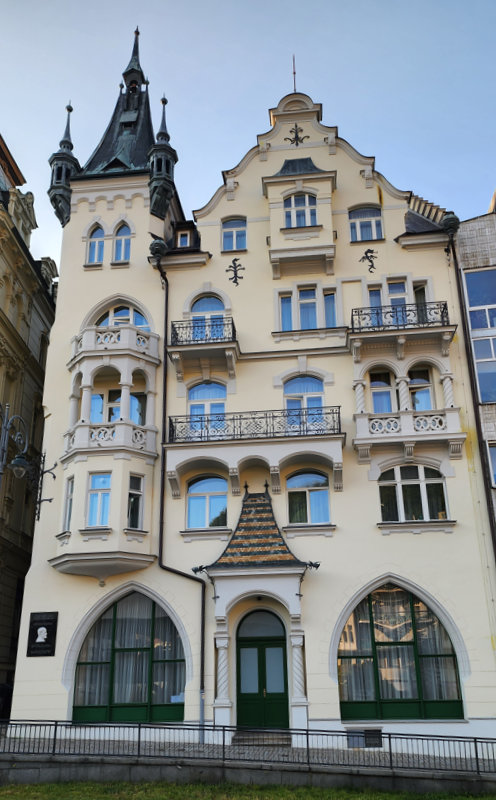 費利克斯·扎沃伊斯基大樓