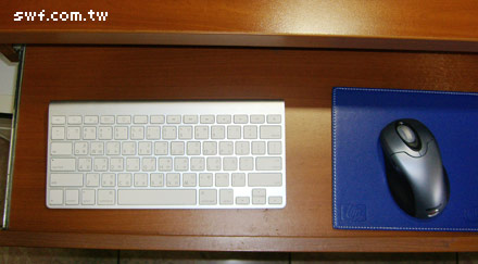 短版的蘋果藍芽鍵盤與微軟的滑鼠